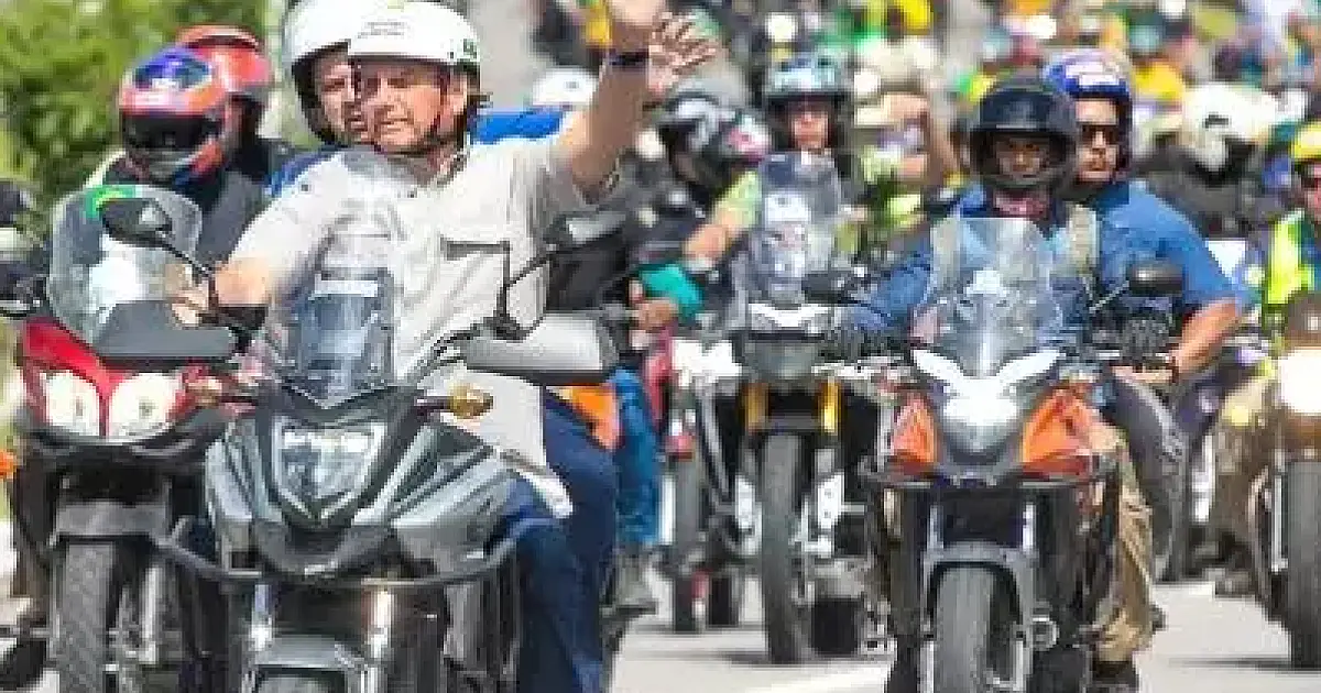 Bolsonaro visita MS para entrega de Residencial e participa de 'motociata'