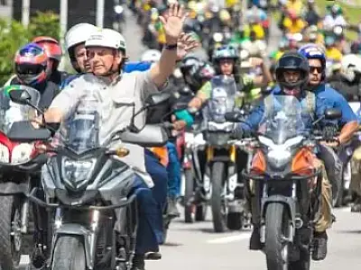 Bolsonaro visita MS para entrega de Residencial e participa de 'motociata'