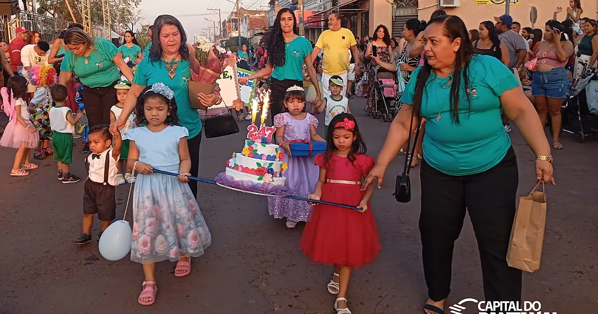Desfile dos 247 anos de Ladário leva grande público para Avenida 14 de Março