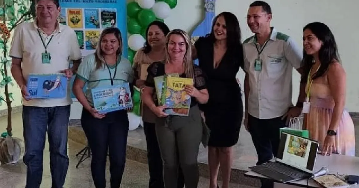 Escolas Estaduais de Corumbá recebem livros infanto-juvenis de Mara Calvis