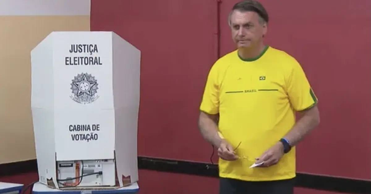 Bolsonaro vota na Zona Oeste do Rio e diz que 'eleições limpas têm que ser respeitadas'