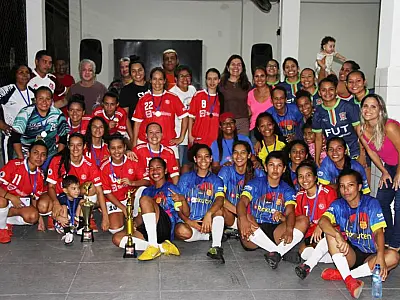 União Corumbaense vence 1&ordm; Torneio de Futebol Agora é que São Elas