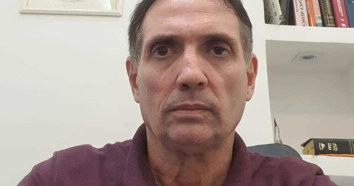 Médico denuncia hospital e aciona justiça após desligamento