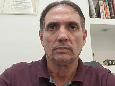 Médico denuncia hospital e aciona justiça após desligamento