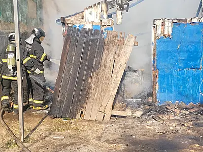 Incêndio destrói casa e atinge outras duas vizinhas