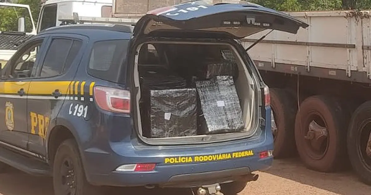 PRF apreende 244 quilos de cocaína em caminhão carregado com minério de ferro