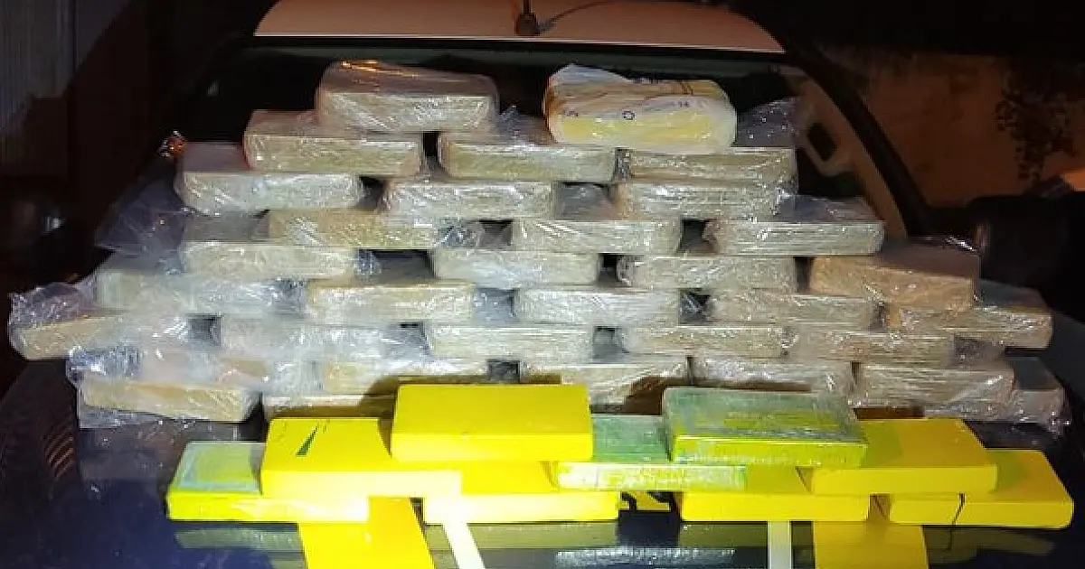 PRF apreende 46 kg de cocaína em carro de aplicativo que seguia para capital