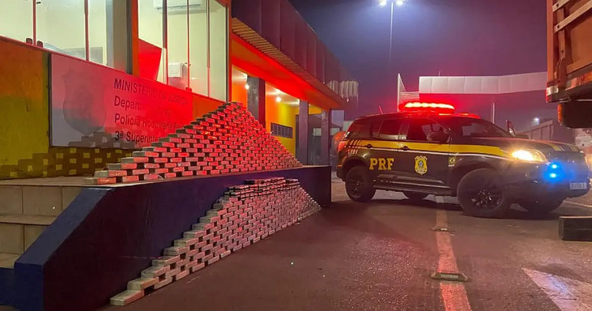 Motorista de caminhão é flagrado com 413 kg de cocaína na BR 262