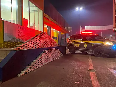 Motorista de caminhão é flagrado com 413 kg de cocaína na BR 262