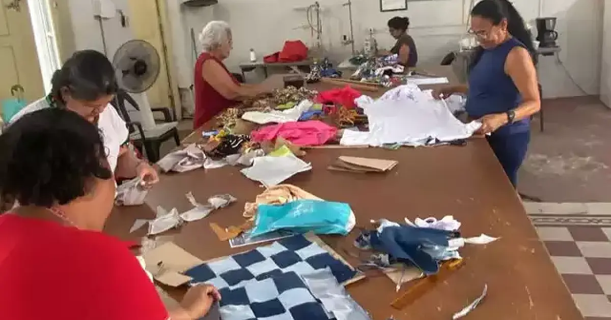 Oficina ensina mulheres de Corumbá a fabricar bolsas sustentáveis
