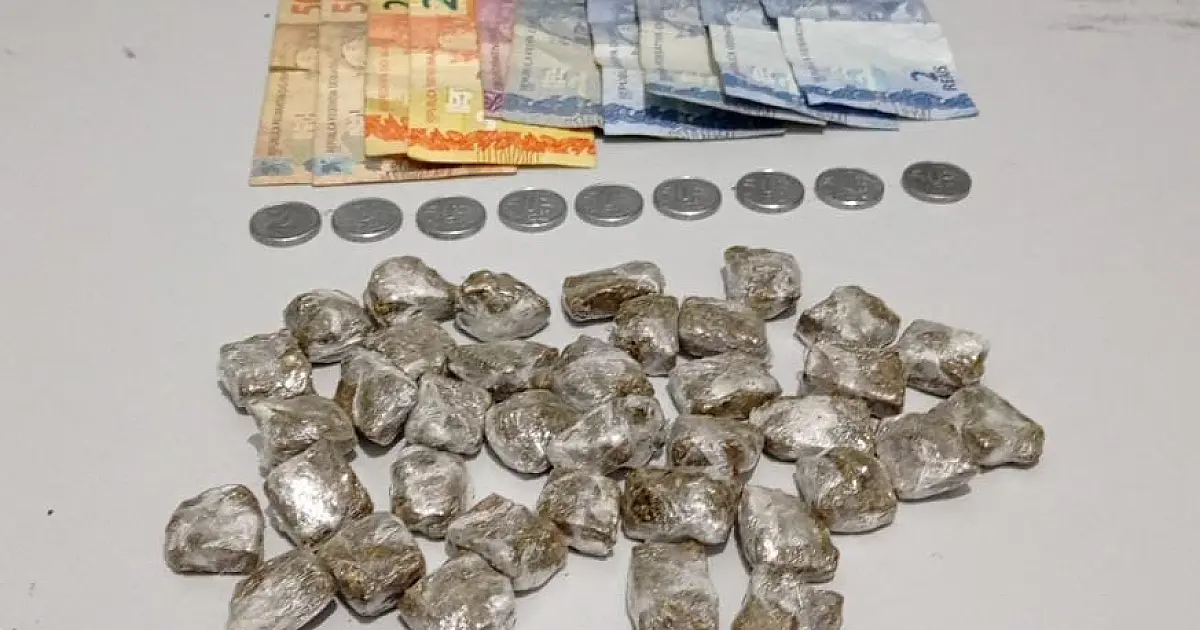 Dupla é presa vendendo maconha na escadinha da rua Antônio Maria