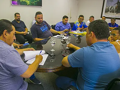 Com 1ª parcela do repasse agendada, carnavalescos viajam para São Paulo dia 20