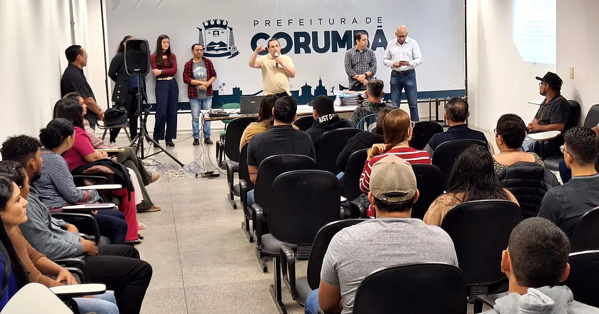 Prefeito empossa 43 aprovados no Concurso Público de 2024