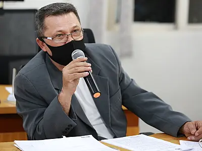 Vereador pede reajuste salarial para todos os servidores da Educação