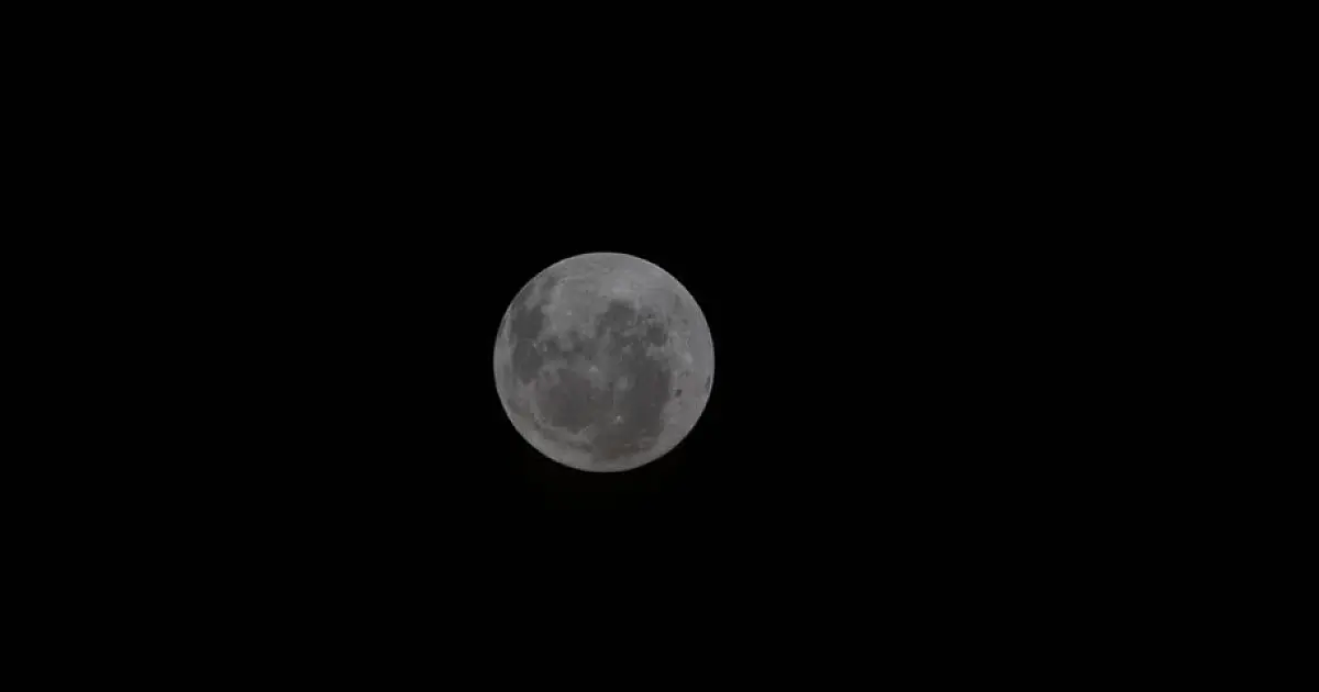 Foto inédita da lua impressiona