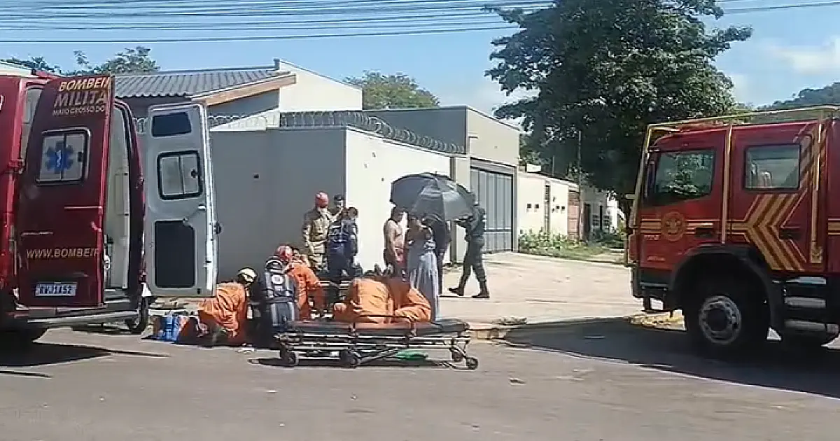 Colisão entre carro e moto deixa mulher com fratura exposta em Corumbá