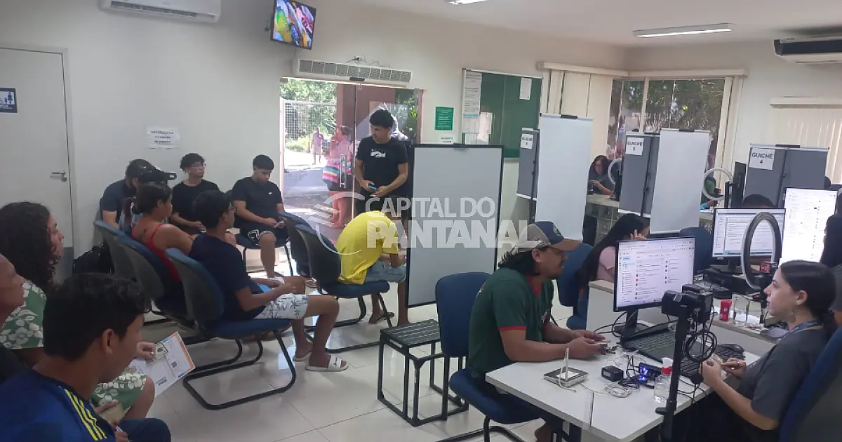 População lota Cartório Eleitoral no último dia para regularização do título