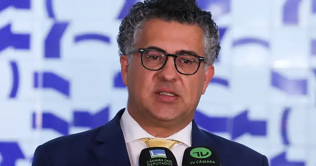 Parecer da 6x1 é adiado em meio à pressão para transição de 10 anos