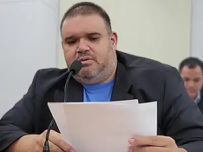 Jovan busca informações sobre os serviços fisioterapêuticos em Corumbá