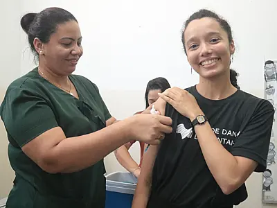 Saúde Única promove vacinação humana e animal no Moinho Cultural