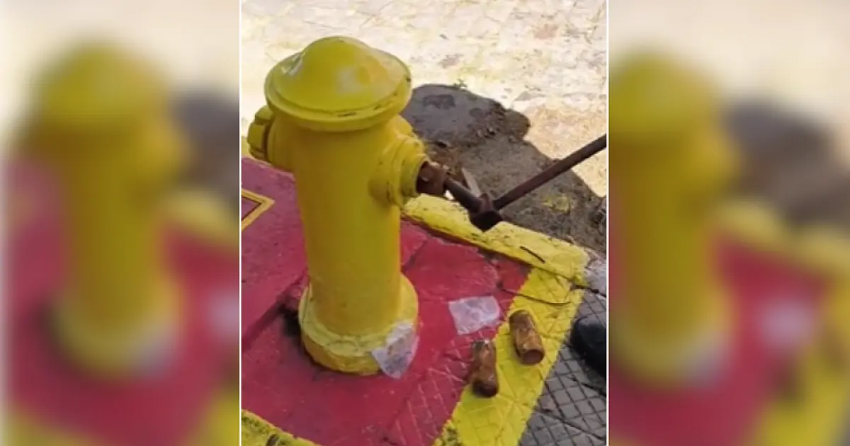 Vandalismo em hidrante no Centro de Corumbá acende alerta de emergência