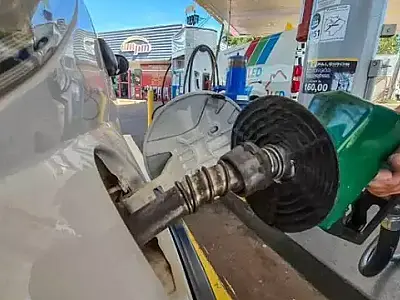 Governo corta subsídio do diesel e abre caminho para alta gradual da gasolina