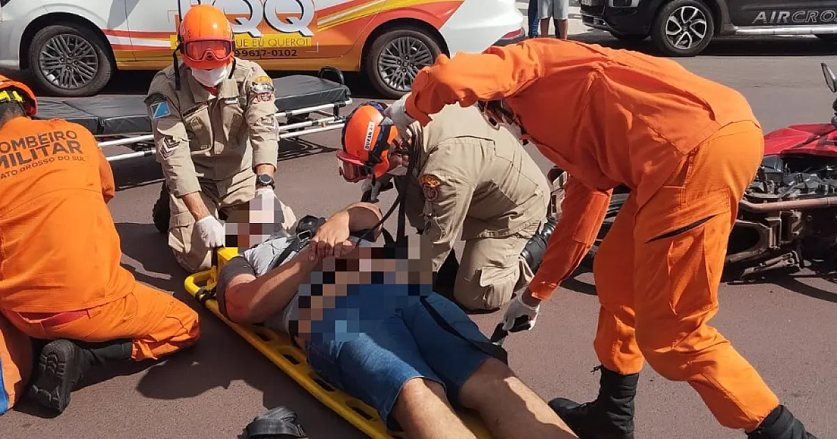 Colisão entre carro e moto deixa motociclista ferido no bairro Universitário