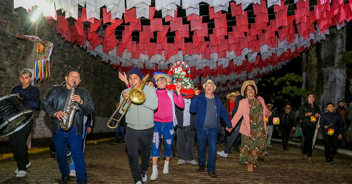 Descida dos andores e banho de São João renovam devoção centenária em Corumbá