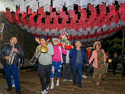 Descida dos andores e banho de São João renovam devoção centenária em Corumbá