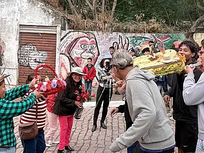 Banho de São João reúne estudantes às margens do Rio Paraguai