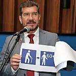 Nova lei em MS determina substituir pictograma de 60+ com pessoa curvada