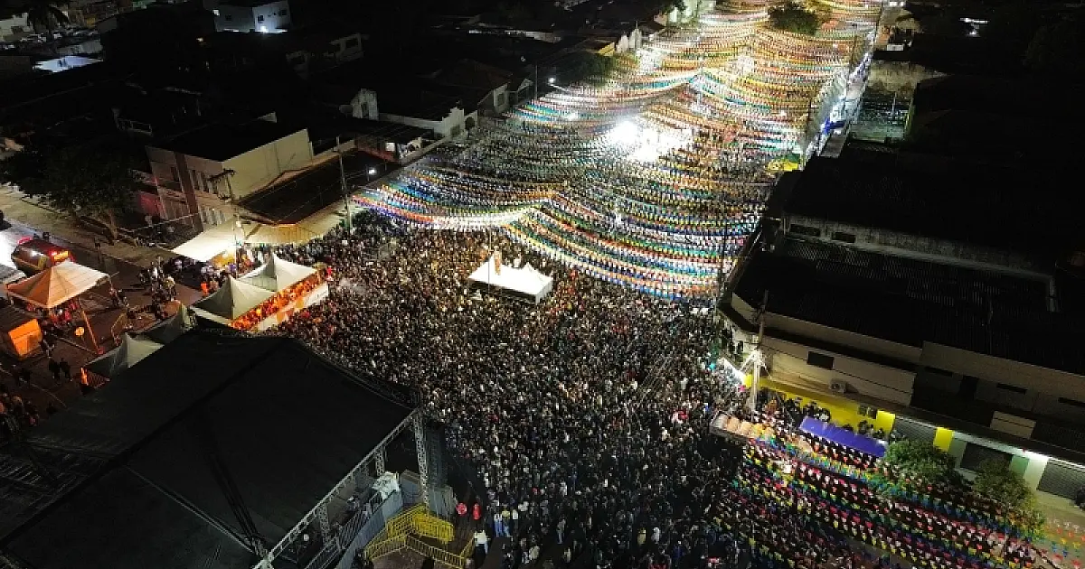 Banho de São João de Ladário levou multidão para a Avenida 14 de Março