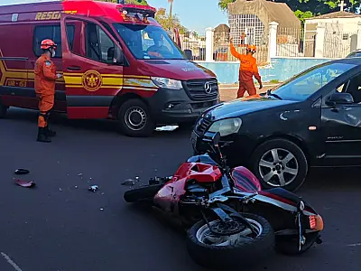 Motociclista fica ferido após colisão com carro em Corumbá