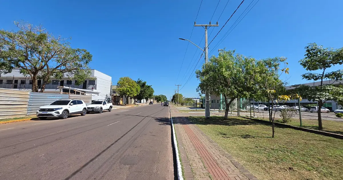 Vereadora sugere readequação da sinalização e das áreas de estacionamento da Pedro de Medeiros