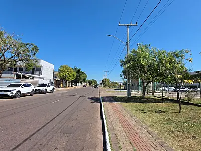 Vereadora sugere readequação da sinalização e das áreas de estacionamento da Pedro de Medeiros