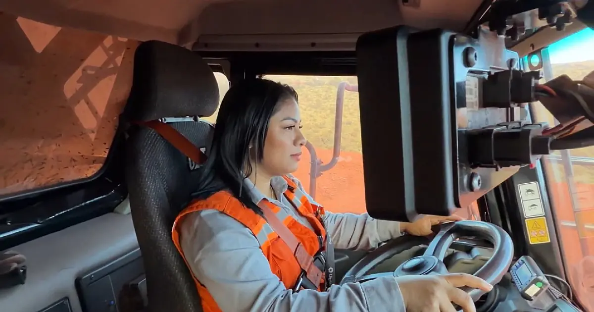 Elas no comando: A ascensão feminina no maquinário pesado da mineração
