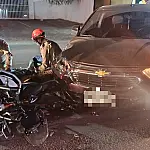 Motociclista fica ferido em colisão com carro na Rua 21 de Setembro