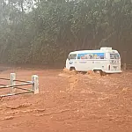 Tempestade com granizo e ventos de 53 km/h provoca caos e alagamentos em Campo Grande