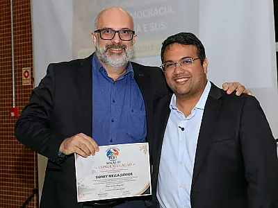 Conferência reconhece personalidades que fortaleceram o SUS na região