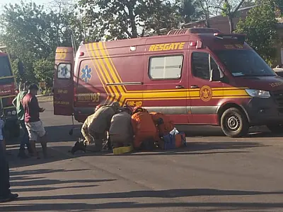 Colisão deixa passageira de moto ferida no Centro de Corumbá