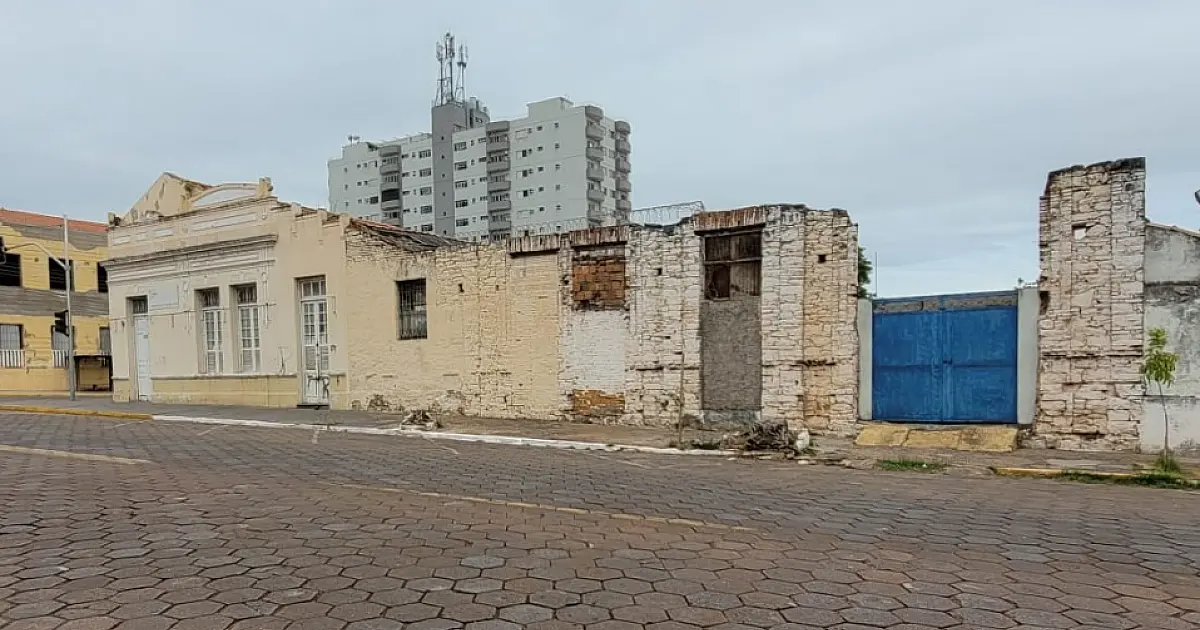 Prefeitura analisa decisão judicial sobre limpeza de prédios históricos