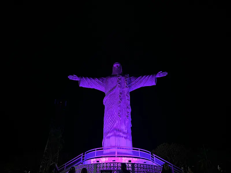 Corumbá abre Agosto Lilás com Cristo Rei iluminado