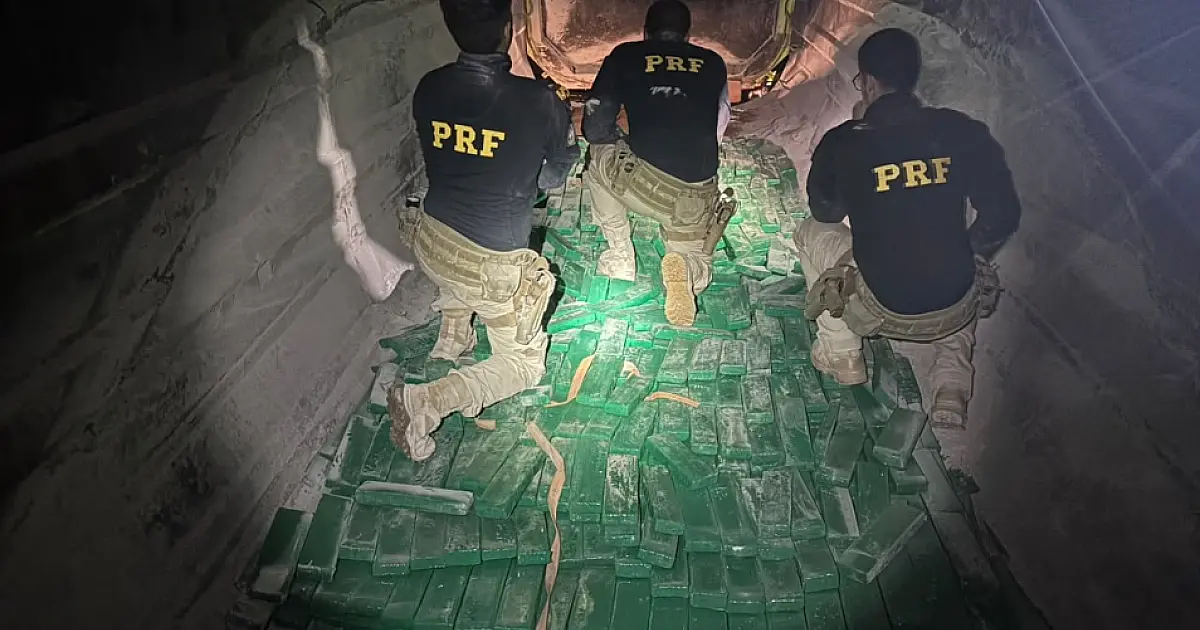 PRF apreende quase 3,5 toneladas de drogas ocultas em caminhões na BR-262