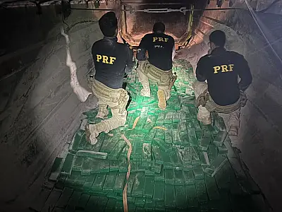 PRF apreende quase 3,5 toneladas de drogas ocultas em caminhões na BR-262