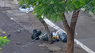 Descarte irregular de lixo aos domingos gera sujeira em Corumbá