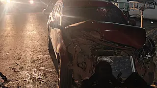 Carro bate contra caçamba e deixa homem ferido em Corumbá