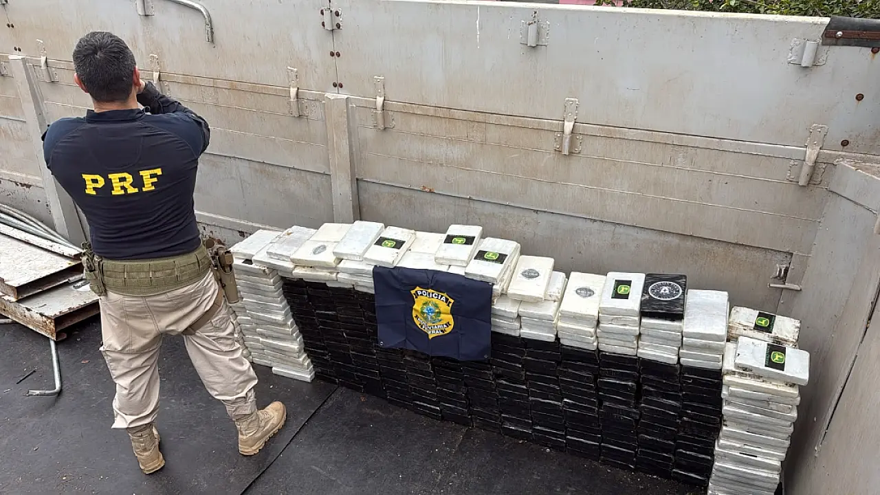 PRF prende pai e filho com 420 kg de cocaína