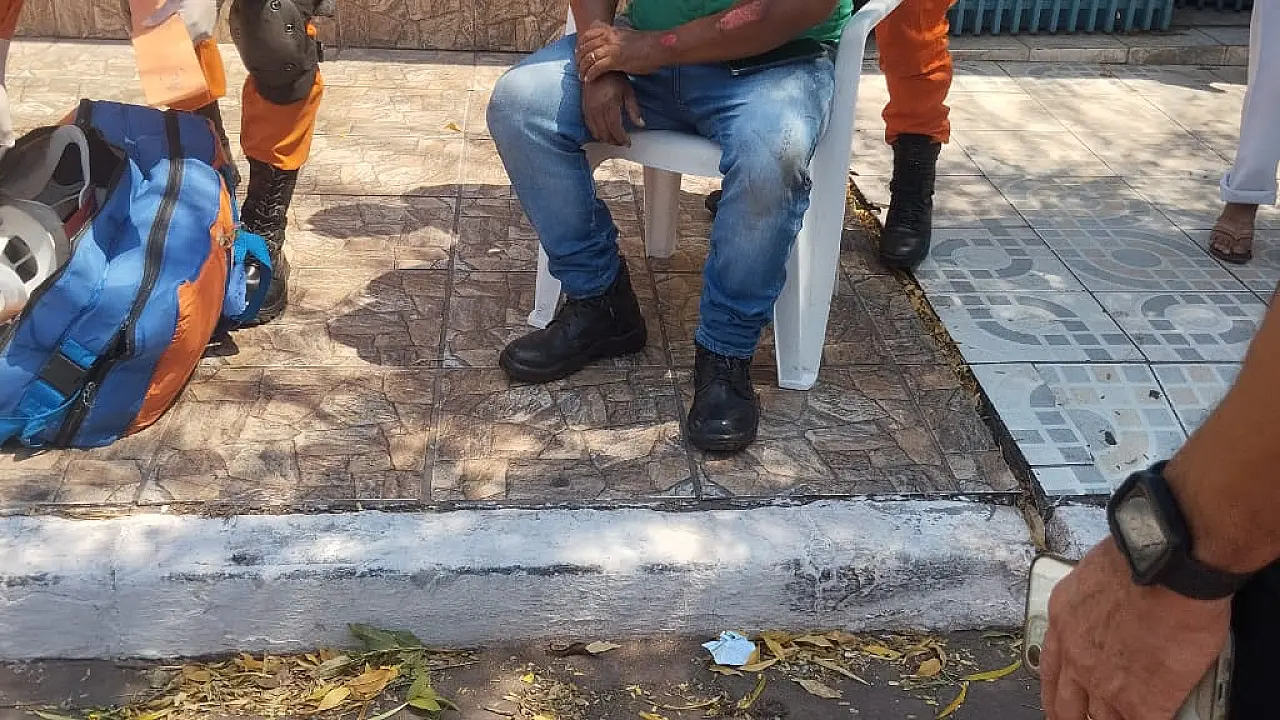 Fio suspenso provoca queda de motociclista no centro de Corumbá