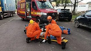 Queda de bicicleta elétrica deixa jovem ferida no Universitário