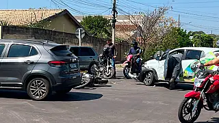 Colisão deixa motociclista ferido em cruzamento de Corumbá